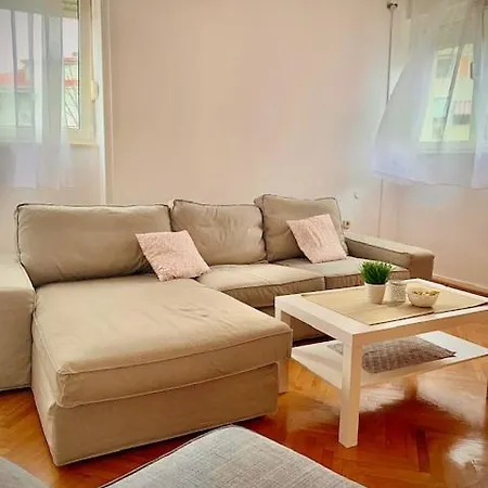Quatro Apartment *
